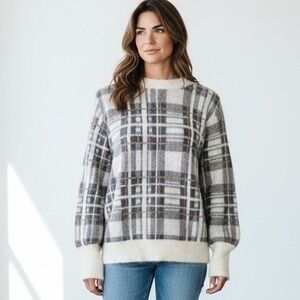 EVEREVE Women's Plaid Fuzzy Knit Crewneck Sweater Gray White Tan Medium Giftable